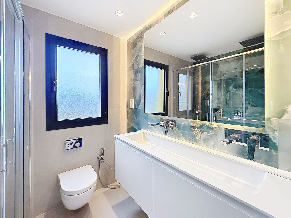 3 Bed Apartment for sale in Estepona Costa Del Sol, Málaga, Spain