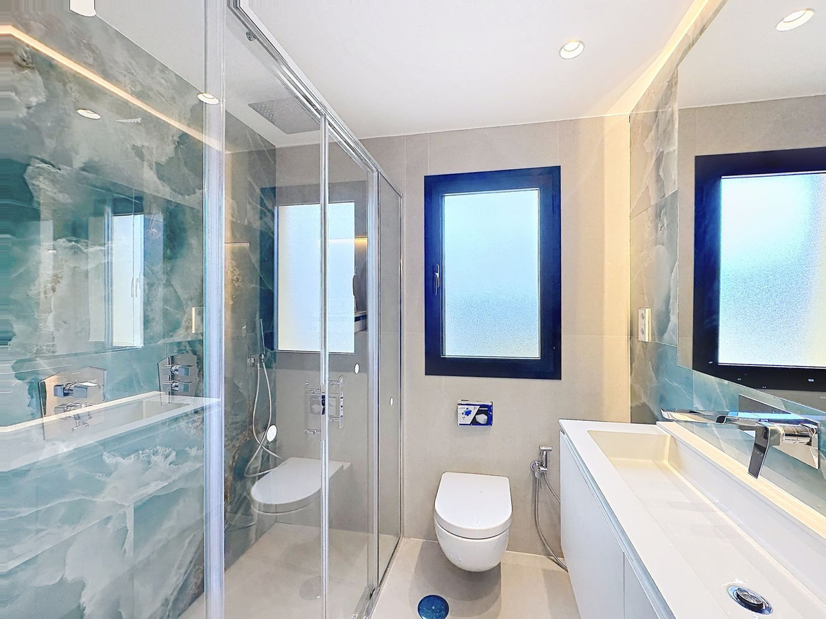 3 Bed Apartment for sale in Estepona Costa Del Sol, Málaga, Spain