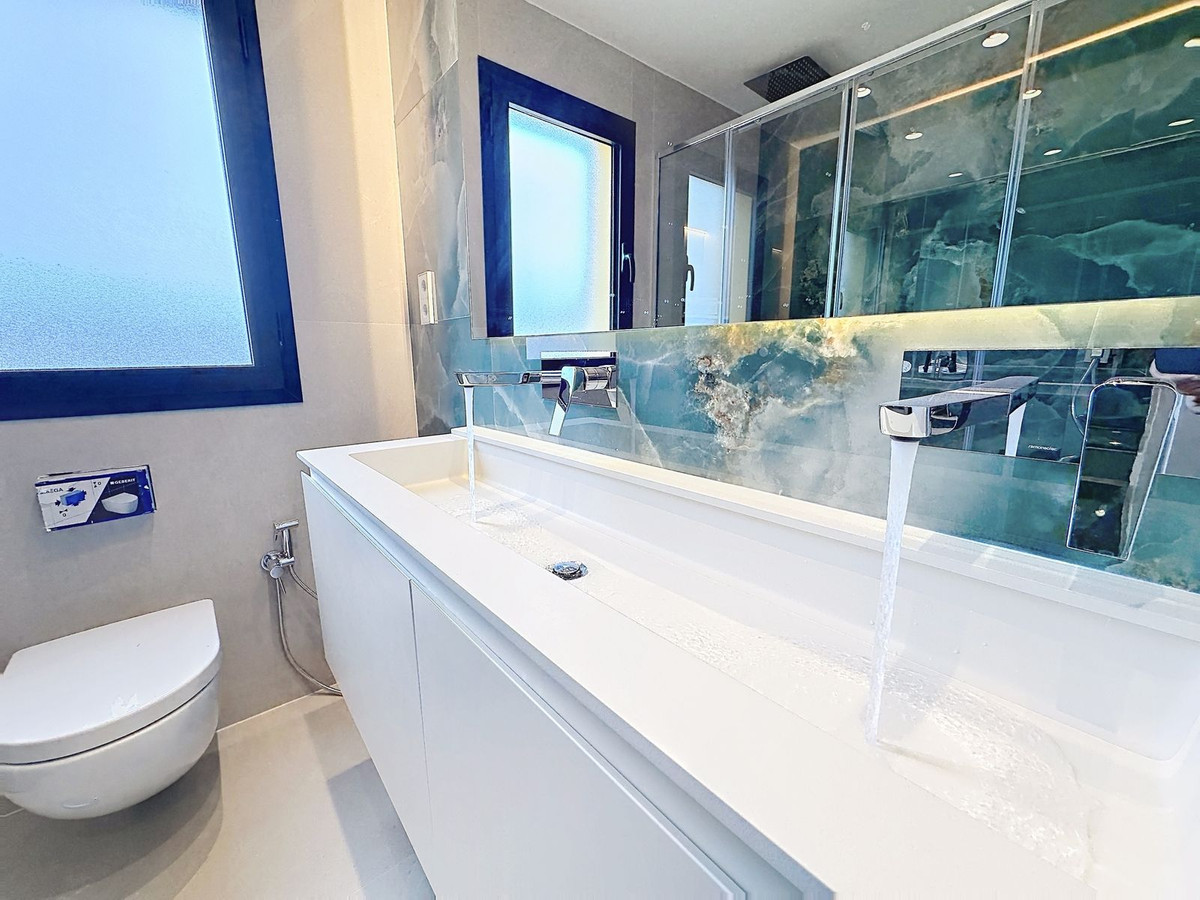 3 Bed Apartment for sale in Estepona Costa Del Sol, Málaga, Spain