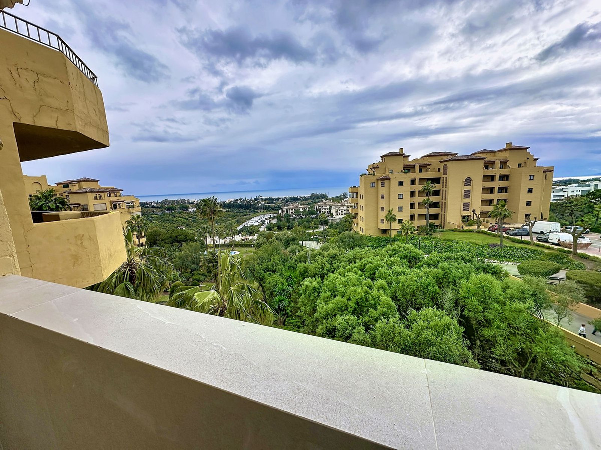 3 Bed Apartment for sale in Estepona Costa Del Sol, Málaga, Spain