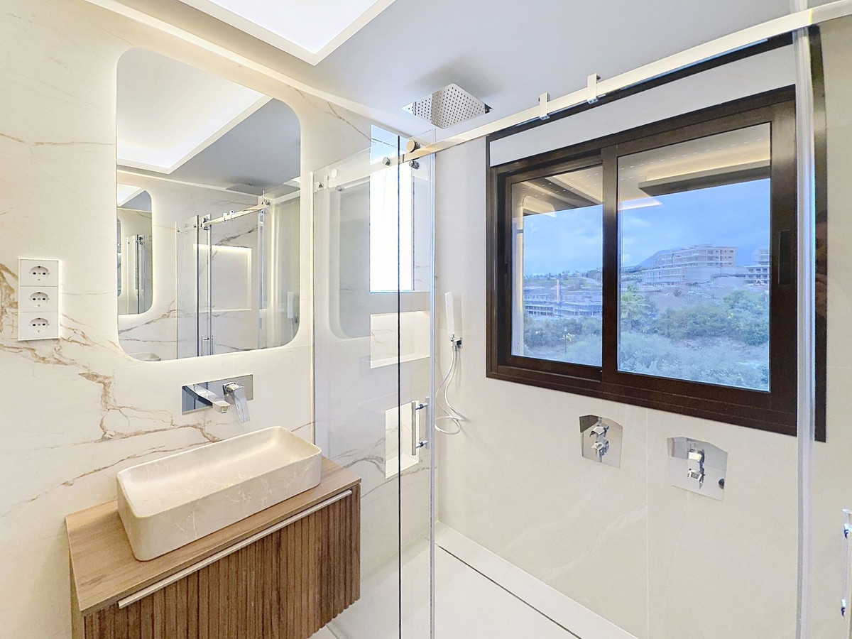 3 Bed Apartment for sale in Estepona Costa Del Sol, Málaga, Spain