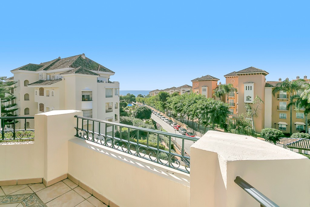 3 Bed Apartment for sale in Marbella Costa Del Sol, Málaga, Spain