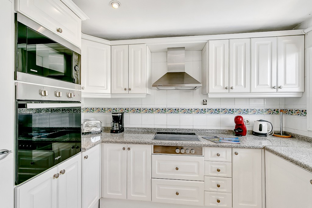 3 Bed Apartment for sale in Marbella Costa Del Sol, Málaga, Spain