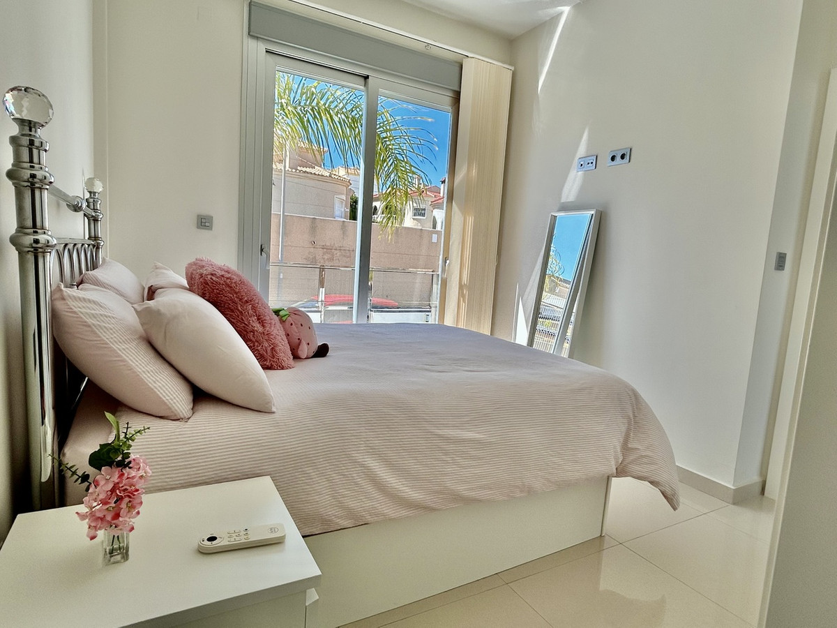 Se vende Villa - Chalet de 3 dormitorios en Costa Blanca, Alicante, España