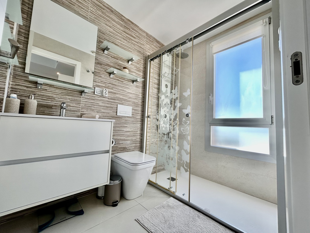 Se vende Villa - Chalet de 3 dormitorios en Costa Blanca, Alicante, España