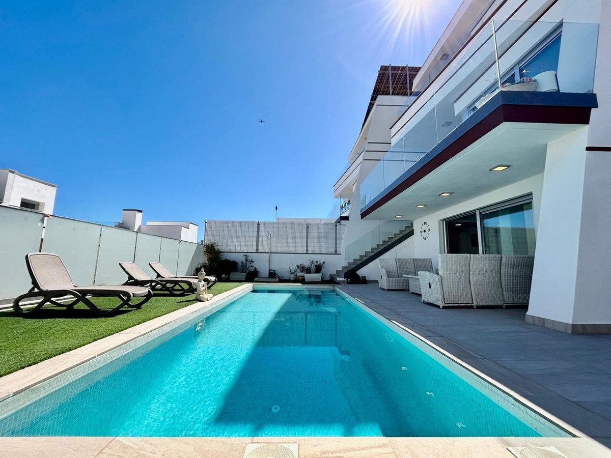 Se vende Villa - Chalet de 3 dormitorios en Costa Blanca, Alicante, España