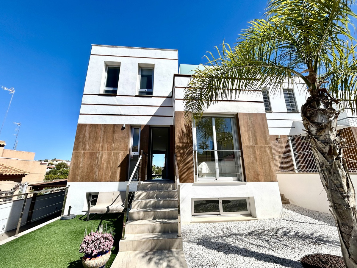 Se vende Villa - Chalet de 3 dormitorios en Costa Blanca, Alicante, España