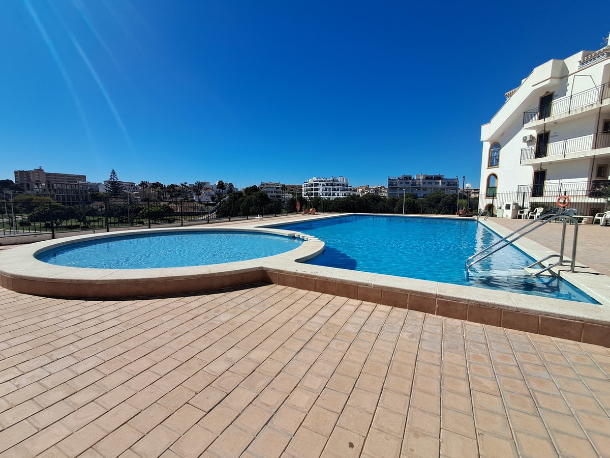 Se vende Apartamento Planta Media de 2 dormitorios en Costa Blanca, Alicante, España