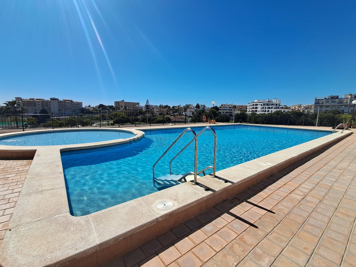 Se vende Apartamento Planta Media de 2 dormitorios en Costa Blanca, Alicante, España