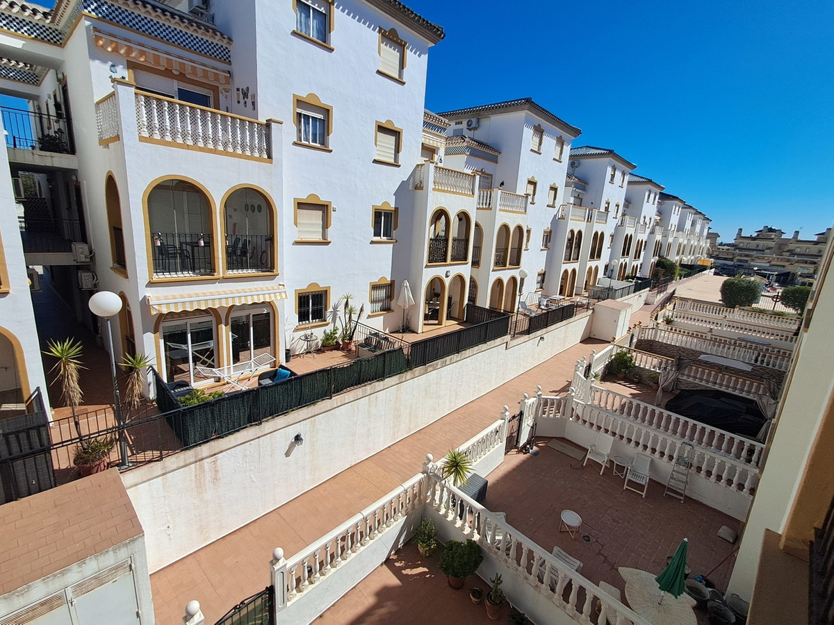 Se vende Apartamento Planta Media de 2 dormitorios en Costa Blanca, Alicante, España