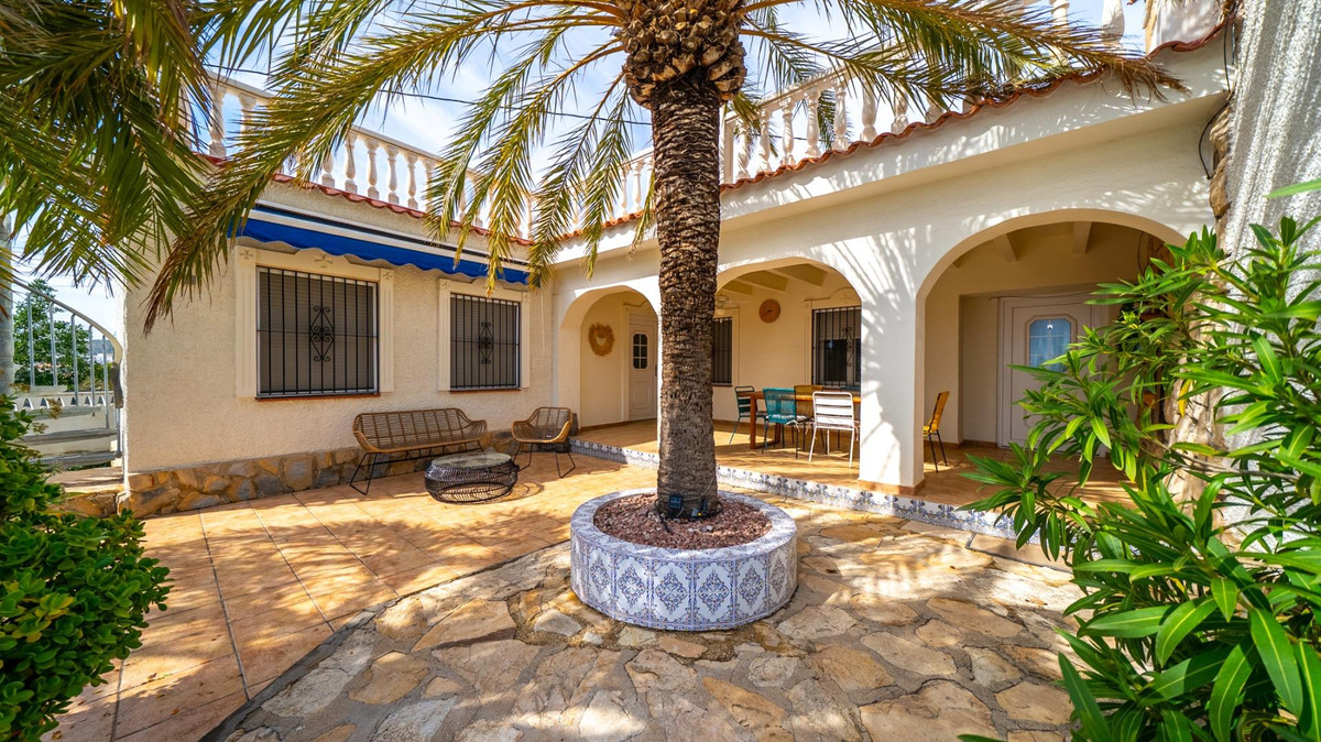 3 Bed Townhouse for sale in El Campello Costa Blanca, Alicante, Spain