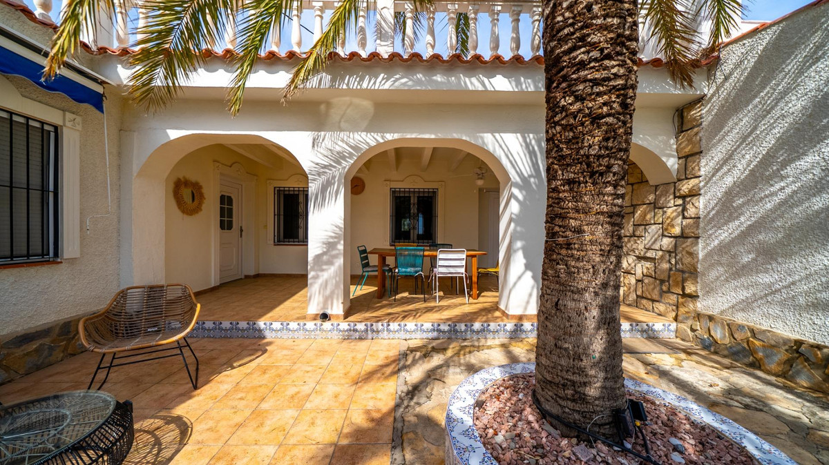 3 Bed Townhouse for sale in El Campello Costa Blanca, Alicante, Spain
