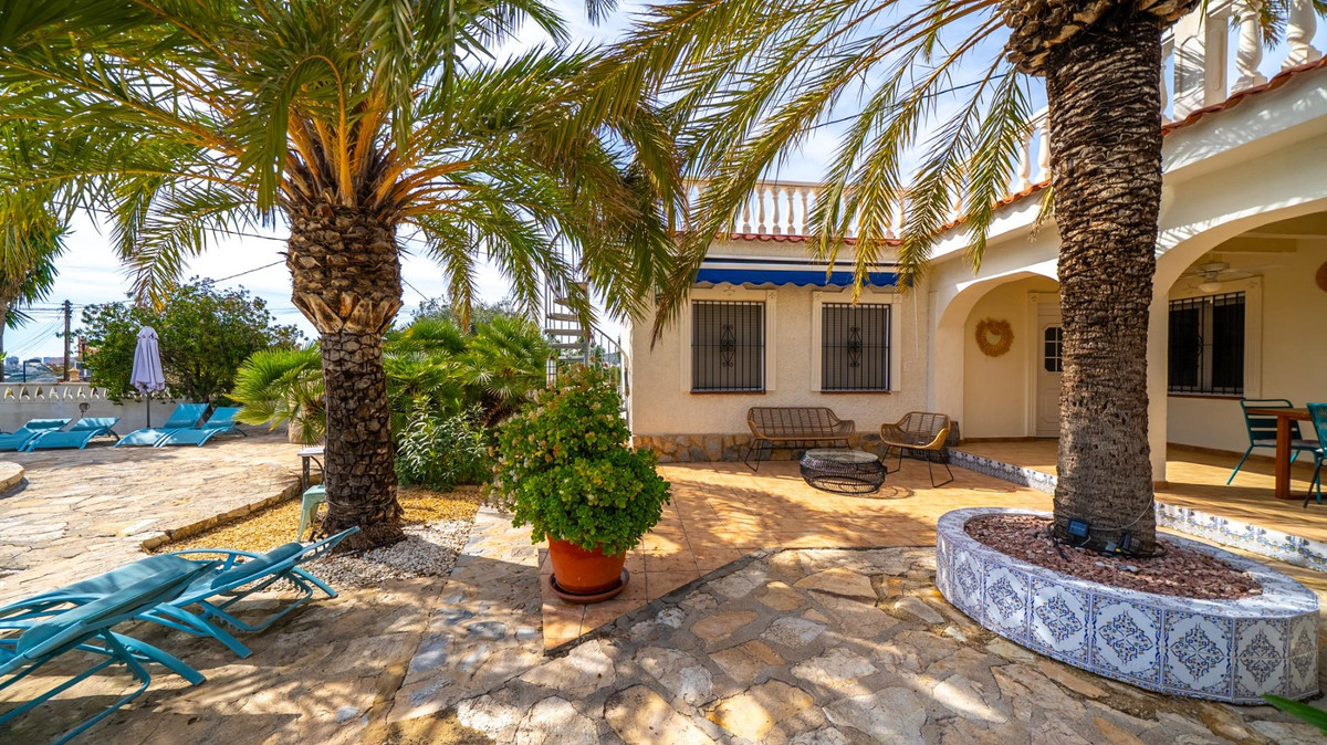 3 Bed Townhouse for sale in El Campello Costa Blanca, Alicante, Spain