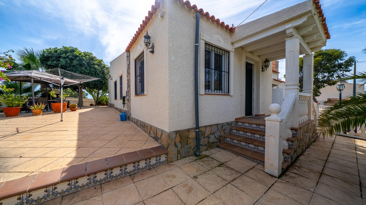 3 Bed Townhouse for sale in El Campello Costa Blanca, Alicante, Spain