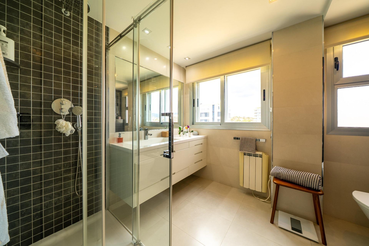 Se vende Apartamento Planta Media de 4 dormitorios en Costa Blanca, Alicante, España