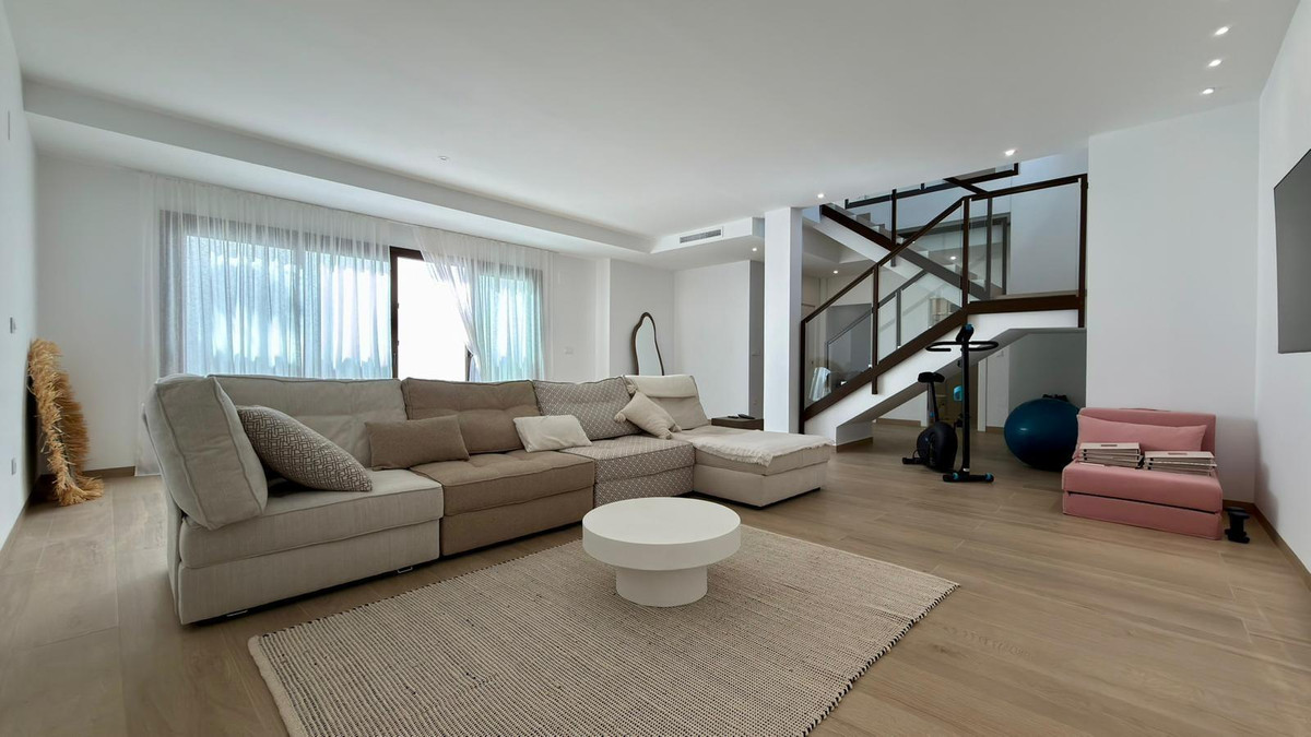 5 Bed Townhouse for sale in Finestrat Costa Blanca, Alicante, Spain
