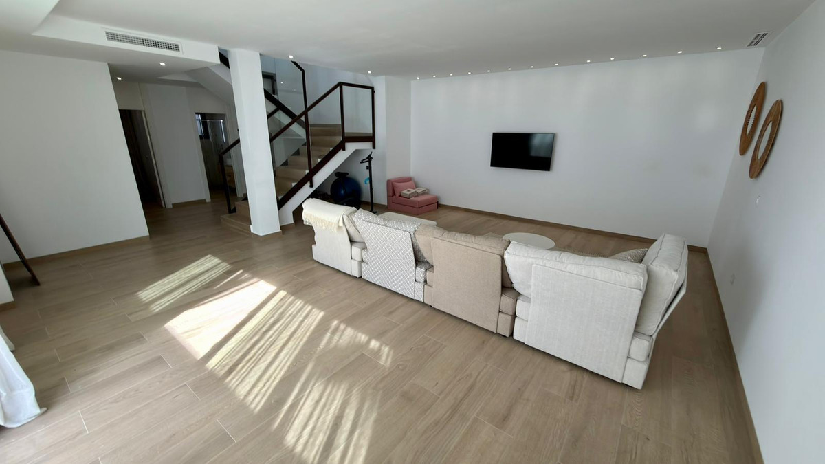 5 Bed Townhouse for sale in Finestrat Costa Blanca, Alicante, Spain