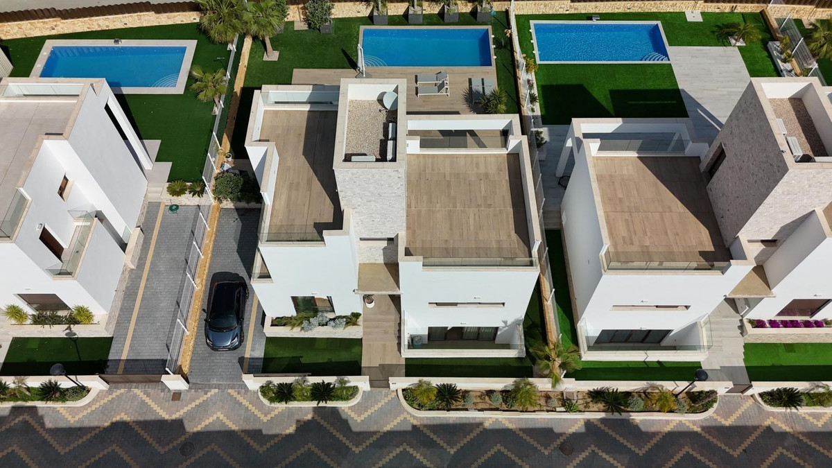 5 Bed Townhouse for sale in Finestrat Costa Blanca, Alicante, Spain