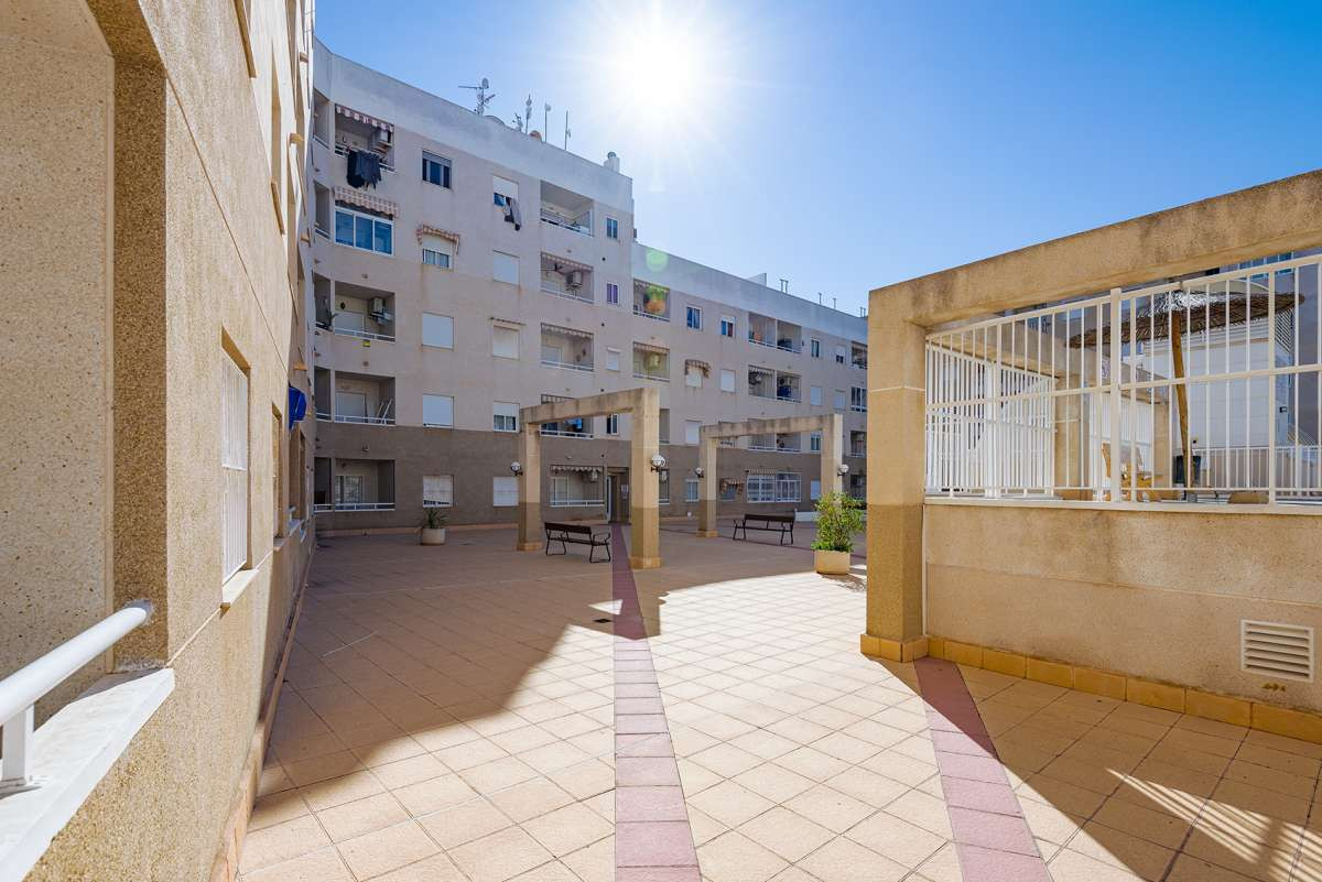Se vende Apartamento en Planta Última de 2 dormitorios en Costa Blanca, Alicante, España