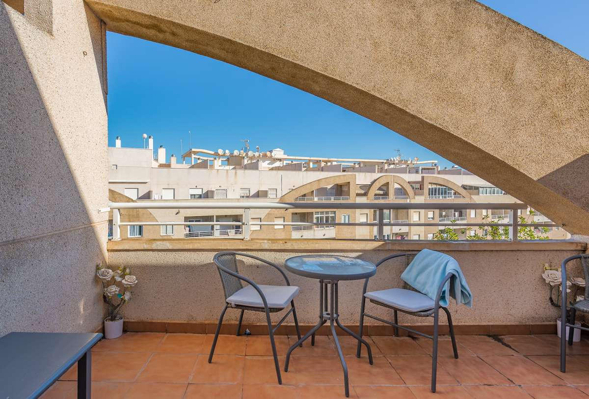 Se vende Apartamento en Planta Última de 2 dormitorios en Costa Blanca, Alicante, España
