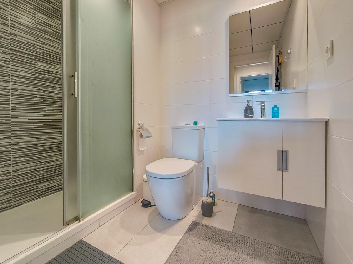 Se vende Apartamento Planta Media de 2 dormitorios en Costa Blanca, Alicante, España