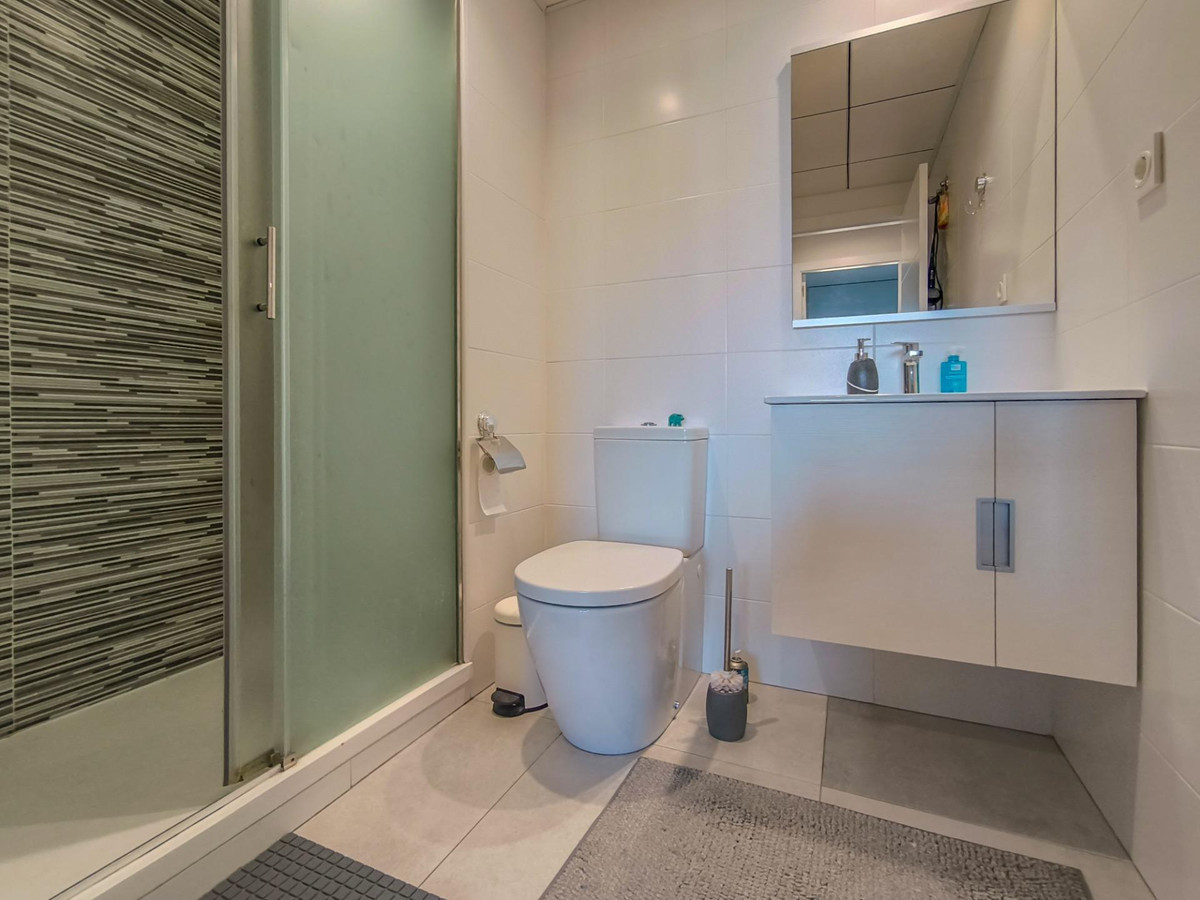 Se vende Apartamento Planta Media de 2 dormitorios en Costa Blanca, Alicante, España