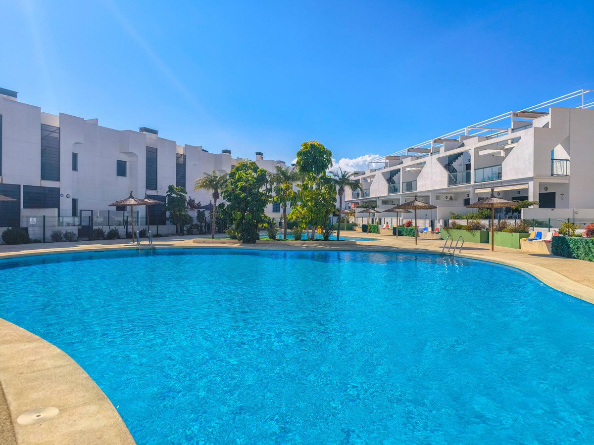 Se vende Apartamento Planta Media de 2 dormitorios en Costa Blanca, Alicante, España