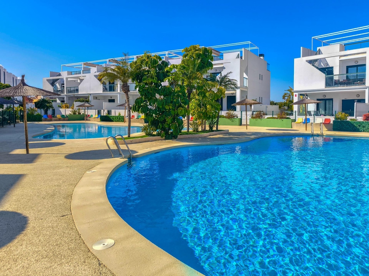 Se vende Apartamento Planta Media de 2 dormitorios en Costa Blanca, Alicante, España