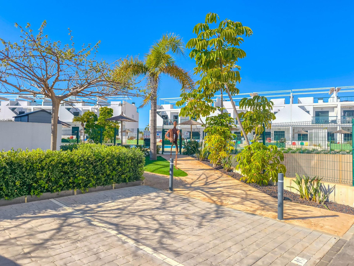 Se vende Apartamento Planta Media de 2 dormitorios en Costa Blanca, Alicante, España
