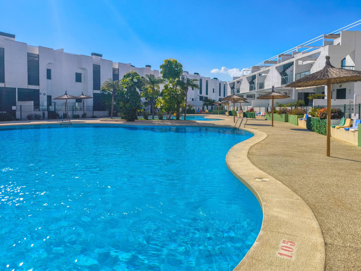 Se vende Apartamento Planta Media de 2 dormitorios en Costa Blanca, Alicante, España