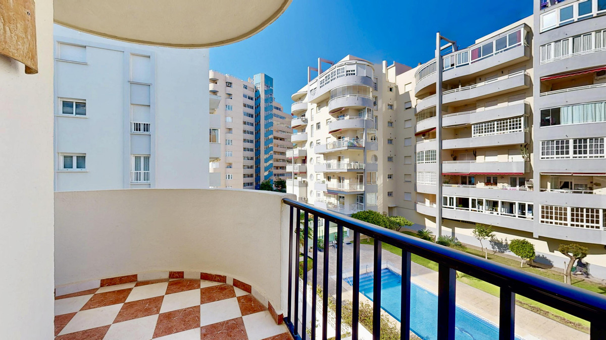 3 Bed Apartment for sale in Fuengirola Costa Del Sol, Málaga, Spain