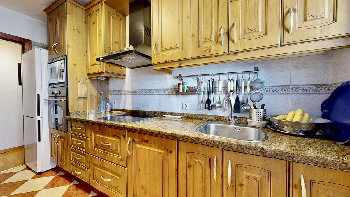 3 Bed Apartment for sale in Fuengirola Costa Del Sol, Málaga, Spain