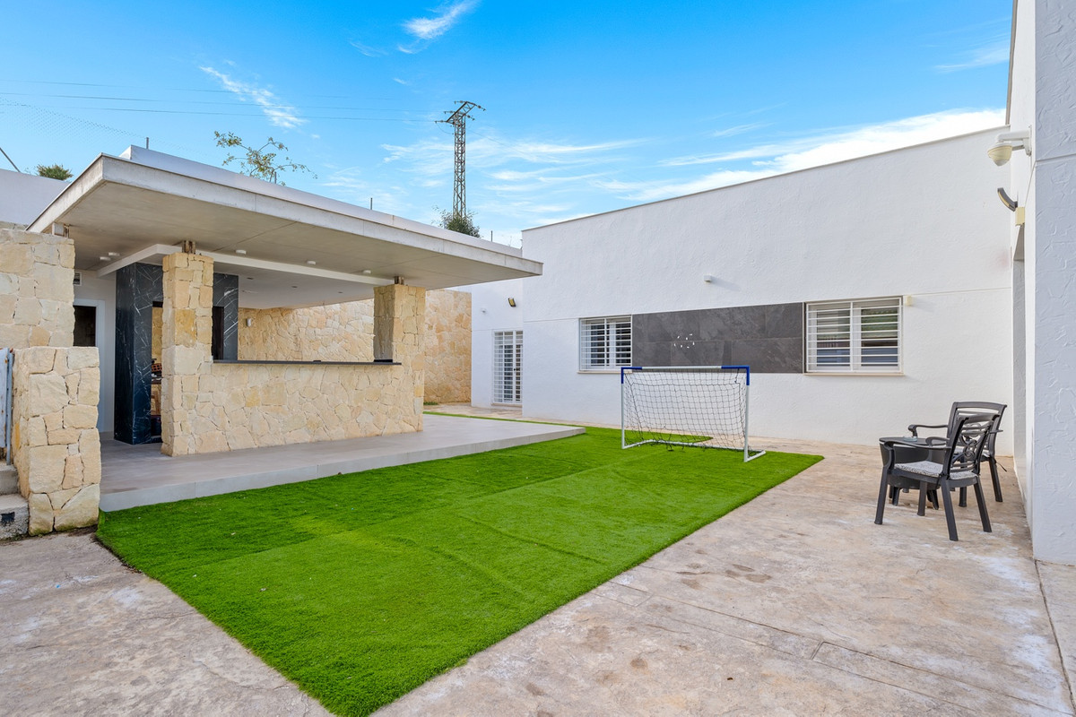 4 Bed Townhouse for sale in Algorfa Costa Blanca, Alicante, Spain