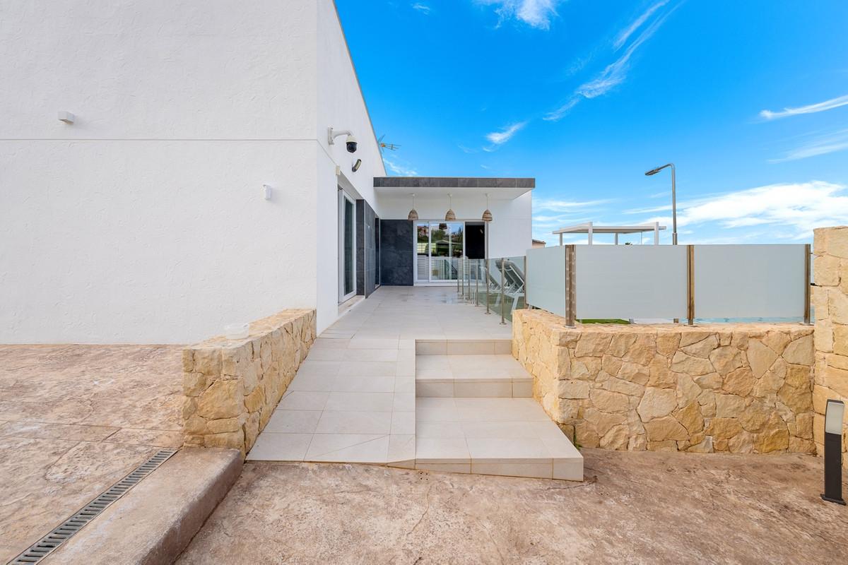4 Bed Townhouse for sale in Algorfa Costa Blanca, Alicante, Spain