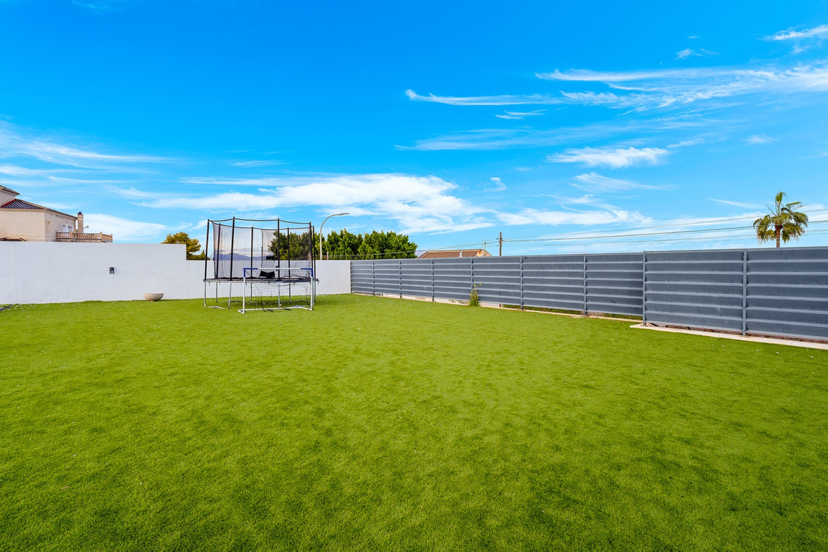 4 Bed Townhouse for sale in Algorfa Costa Blanca, Alicante, Spain