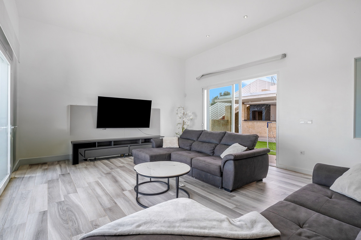 4 Bed Townhouse for sale in Algorfa Costa Blanca, Alicante, Spain