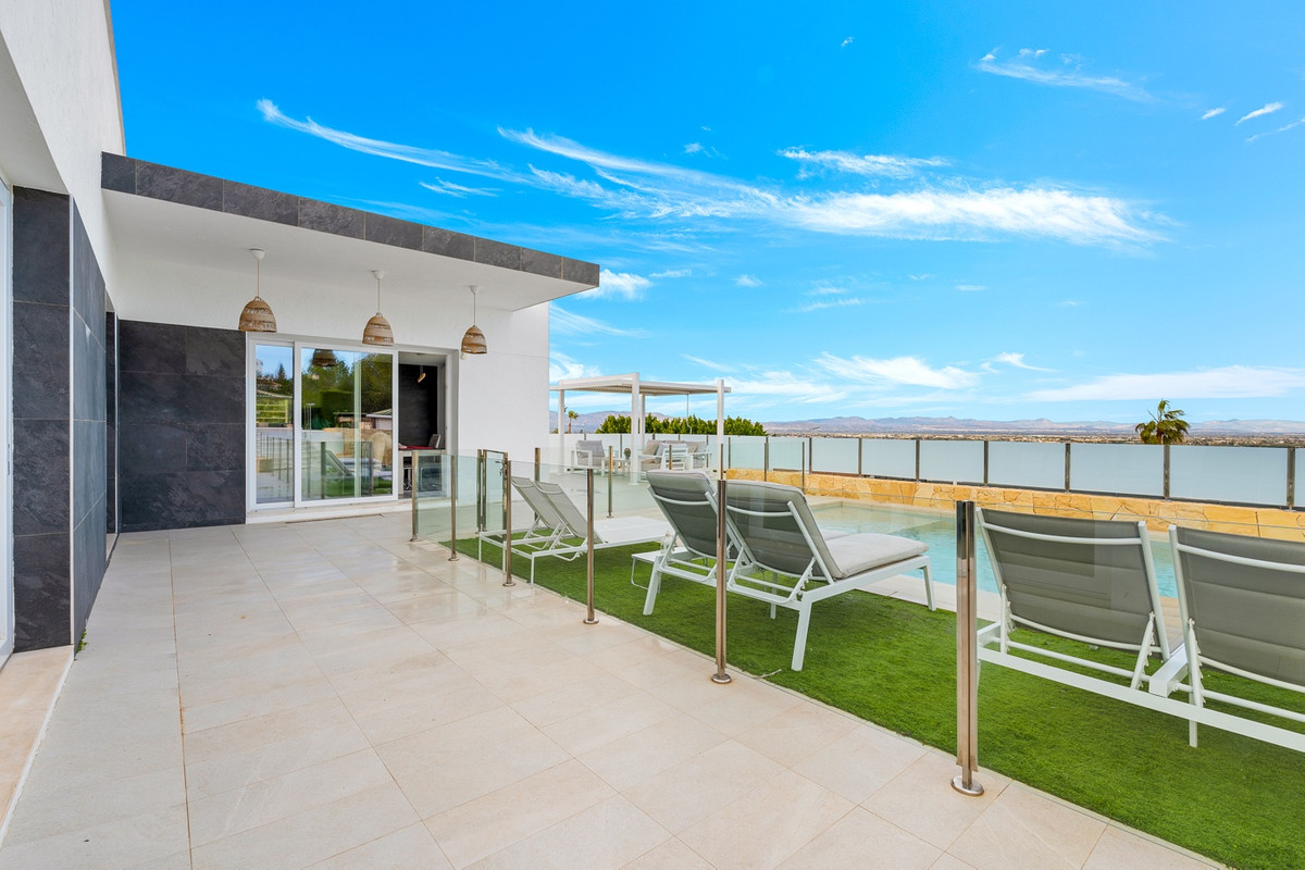 4 Bed Townhouse for sale in Algorfa Costa Blanca, Alicante, Spain