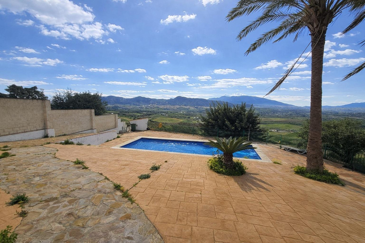 5 Bed Townhouse for sale in Cártama Costa Del Sol, Málaga, Spain
