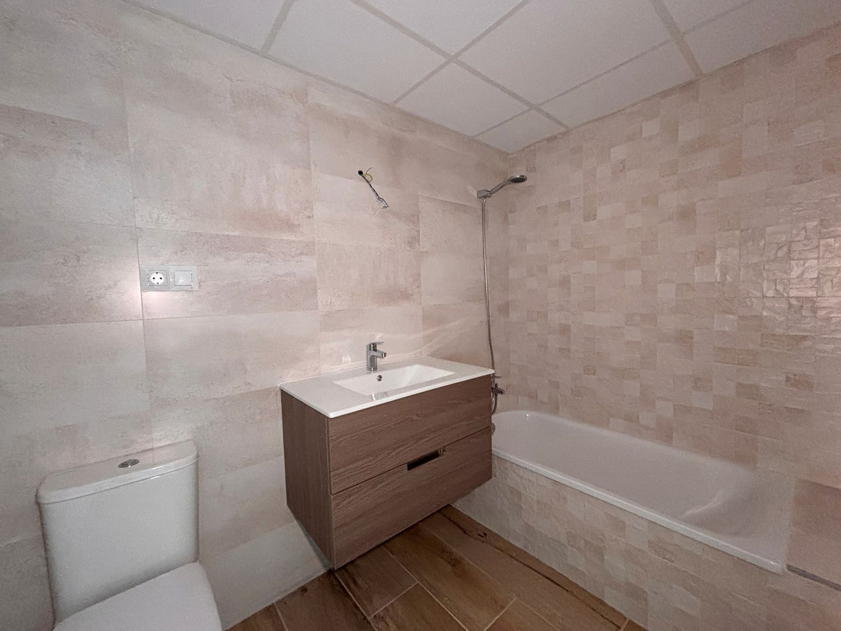 Se vende Apartamento Planta Media de 3 dormitorios en Costa Del Sol, Málaga, España