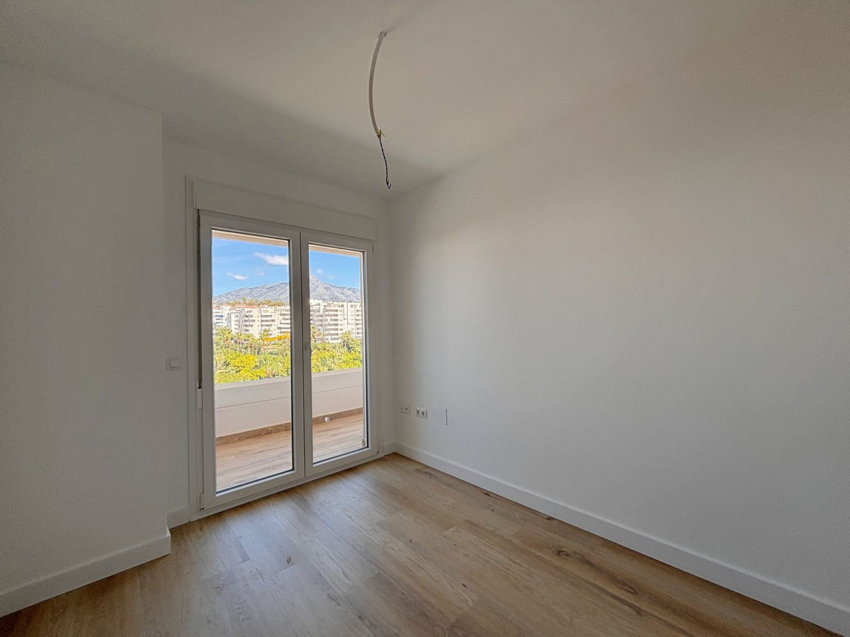Se vende Apartamento Planta Media de 3 dormitorios en Costa Del Sol, Málaga, España