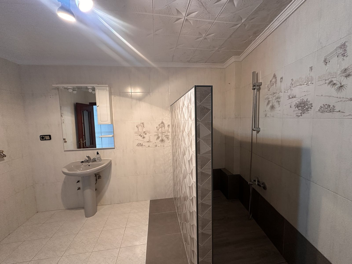 4 Bed Apartment for sale in Alhaurín El Grande Costa Del Sol, Málaga, Spain