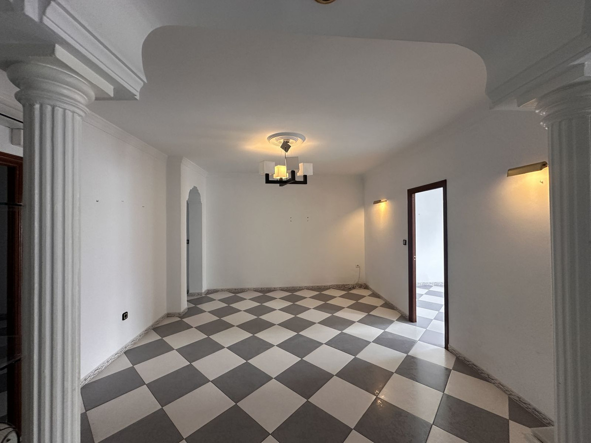 4 Bed Apartment for sale in Alhaurín El Grande Costa Del Sol, Málaga, Spain