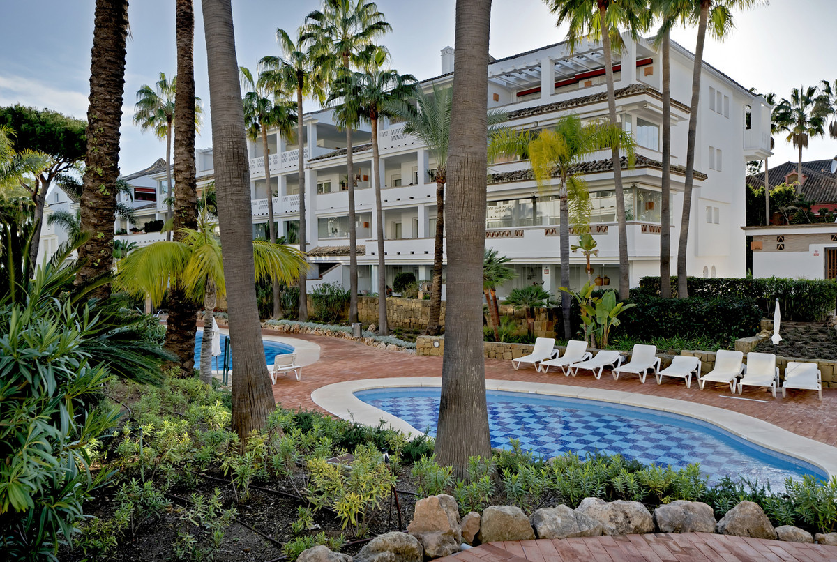 3 Bed Apartment for sale in The Golden Mile Costa Del Sol, Málaga, Spain
