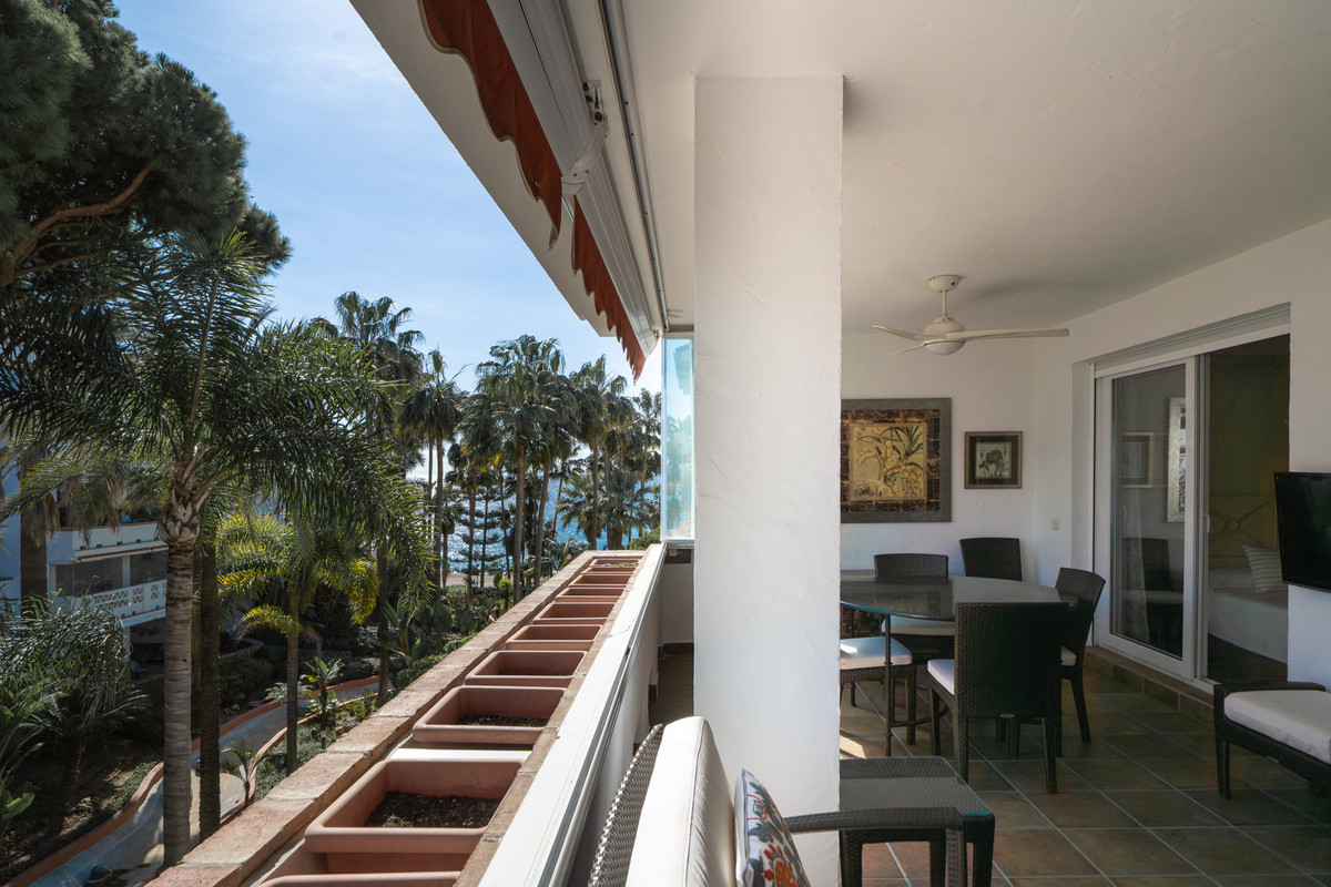 3 Bed Apartment for sale in The Golden Mile Costa Del Sol, Málaga, Spain