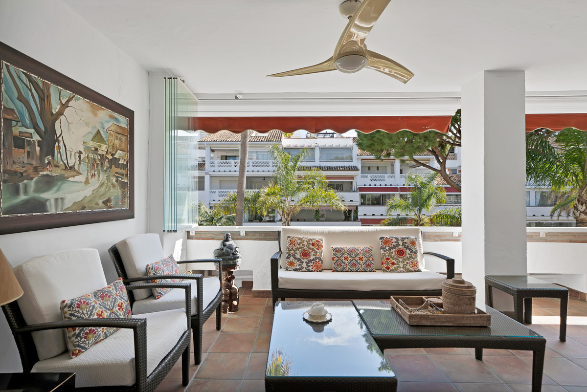3 Bed Apartment for sale in The Golden Mile Costa Del Sol, Málaga, Spain