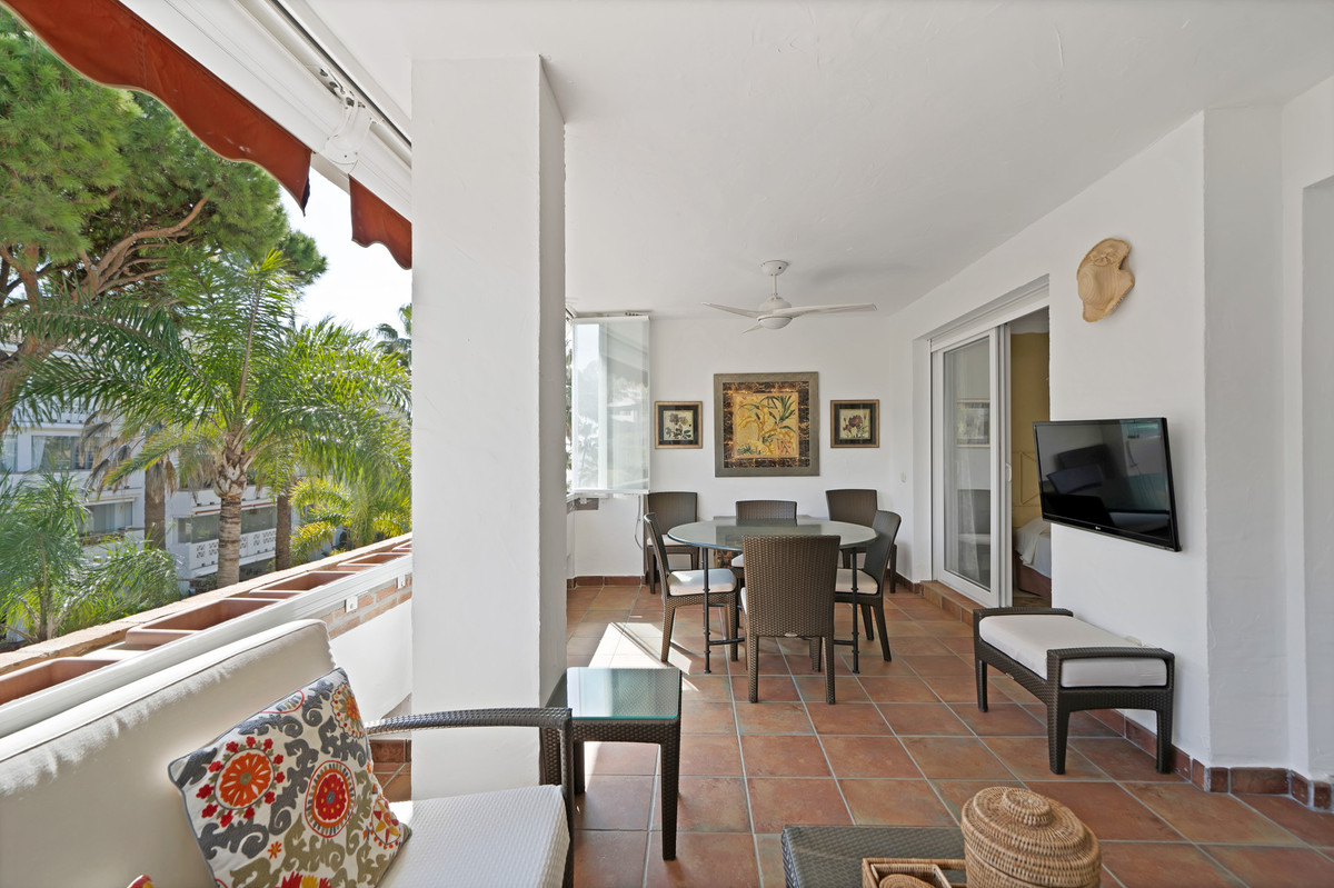 3 Bed Apartment for sale in The Golden Mile Costa Del Sol, Málaga, Spain