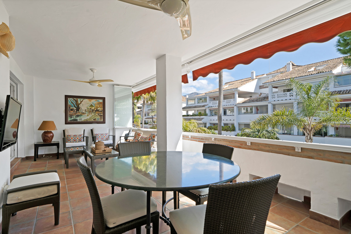 3 Bed Apartment for sale in The Golden Mile Costa Del Sol, Málaga, Spain