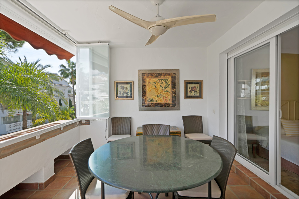 3 Bed Apartment for sale in The Golden Mile Costa Del Sol, Málaga, Spain