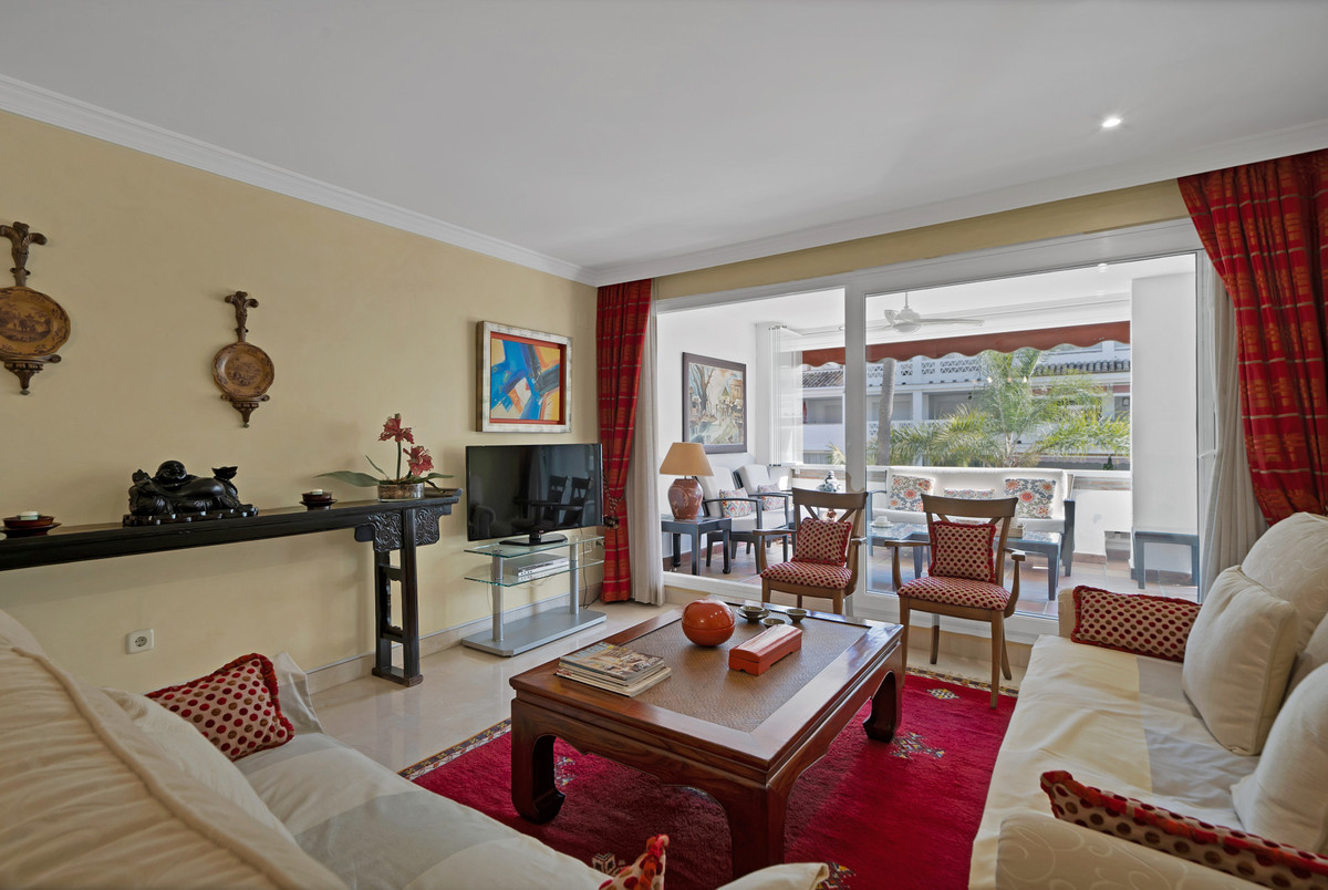 3 Bed Apartment for sale in The Golden Mile Costa Del Sol, Málaga, Spain