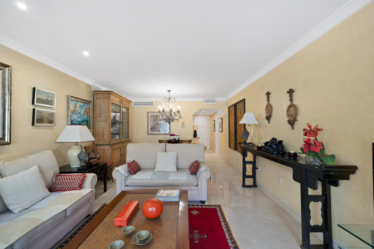 3 Bed Apartment for sale in The Golden Mile Costa Del Sol, Málaga, Spain